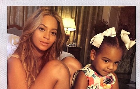 Beyoncé, Kim Kardashian, Monika Absolonová a další slavné matky se chlubí dětmi na internetu
