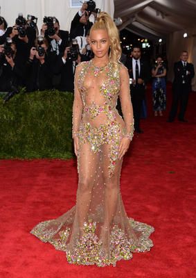 Beyoncé a její krásná róba Givenchy