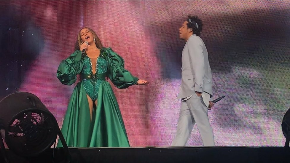 Beyoncé v róbě od Quiteria Kekany (†38) na festivalu Global Citizen v Johannesburgu v roce 2018