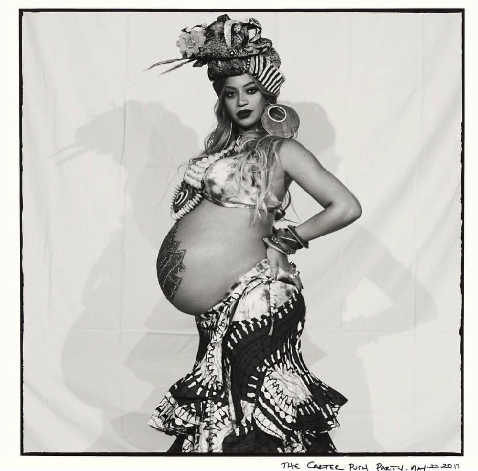 Beyoncé si nechala potetovat břicho ve kterém nosí dvojčátka.