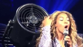 Beyoncé koncert v Montrealu málem stál její bujnou hřívu.