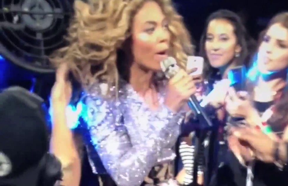 Beyoncé koncert v Montrealu málem stál její bujnou hřívu.