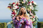 Beyoncé s dvojčaty Rumi a Sir, kterým je dnes přesně měsíc.