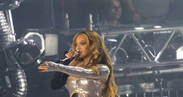 Na koncertě Beyoncé pátrali po pedofilech.