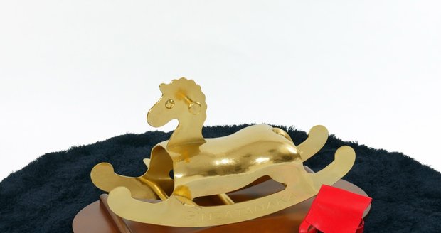 Zlatý houpací kůň pro malou princeznu