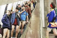 Rozruch v metru: Cestující zahodili stud a ukázali polonahé zadky