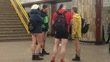 Metrem bez kalhot: Polonazí cestující zaskočili Pražany