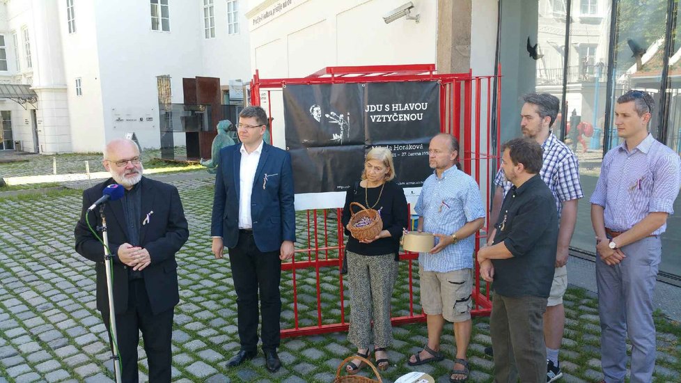 Před Museem Kampa odstartovala série vzpomínkových událostí, které připomenou Miladu Horákovou a další oběti komunistického režimu.