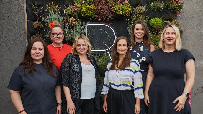 Z leva - Maria Jakabová, Lucie Janečková, Pavlína Zvolánková, Kristýna Abel Benešová, Karolina Pechanová, Eva Dragulová Z leva - Maria Jakabová, Lucie Janečková, Pavlína Zvolánková, Kristýna Abel Benešová, Karolina Pechanová, Eva Dragulová