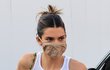 Kendall Jenner bez podprsenky