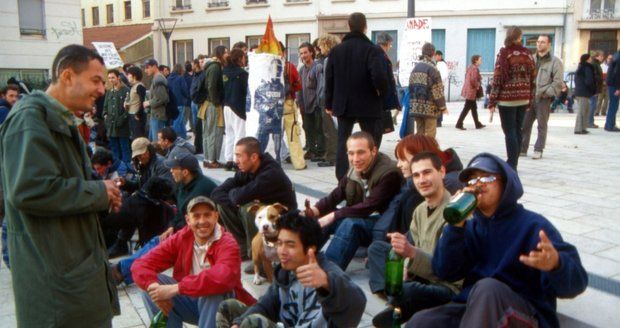 Také ve Francii žije na ulici mnoho lidí, včetně mladých narkomanů a opilců.