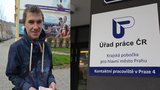 Komediant Honza (30) je bez bytu i práce: Byl jsem dřív dost hloupý, přiznává!