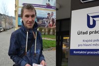 Komediant Honza (30) je bez bytu i práce: Byl jsem dřív dost hloupý, přiznává!