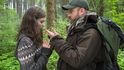 Beze stop: Realistický filmový pohled na život podivína, který svou dcerku vychovává v lese.