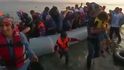 Za poslední tři dny eskortovala řecká pobřežní stráž na ostrovy v Egejském moři 1417 ilegálních imigrantů.