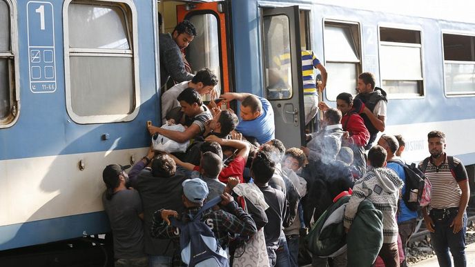 Běženci na nádraží Keleti v Budapešti