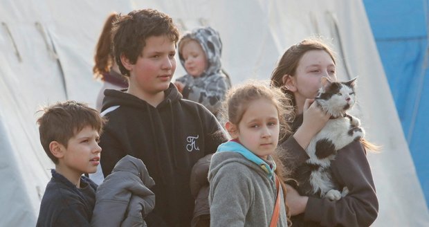 Z Mariupolu na Sibiř: Rusové poprvé přiznali, že dávají ukrajinské děti k „adopci“