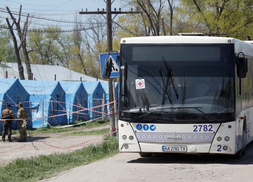 Bezimenne: Evakuace Mariupolu a filtrace pod ruskou taktovkou.