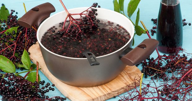 3 báječné recepty na vitamínové bomby z bezinek!