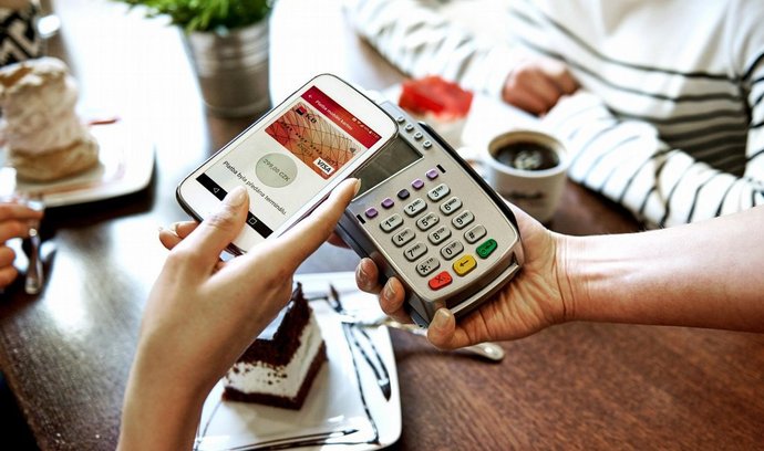 bezkontaktní platba mobilem s app od Komerční banky