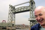 Kvůli Bezosově jachtě chtějí v Rotterdamu rozebrat historický most. Město záměr brání