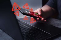 Podvodníci útočí pomocí strachu i úřední autority. Falešní bankéři luxují účty!
