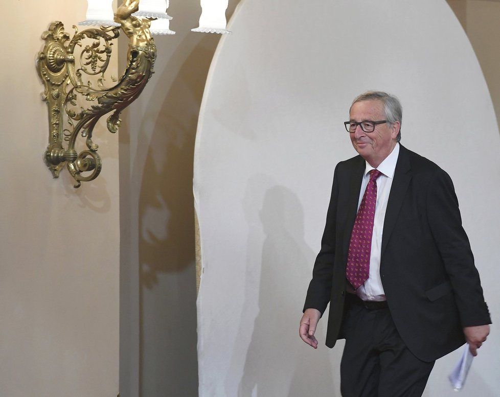 Šéf EU Juncker v Praze: řeší teror a společnou obranu.