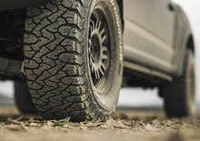 Nejznámější terénní pneumatiky slaví 50 let. Nápis Baja Champion mají na bočnici právem