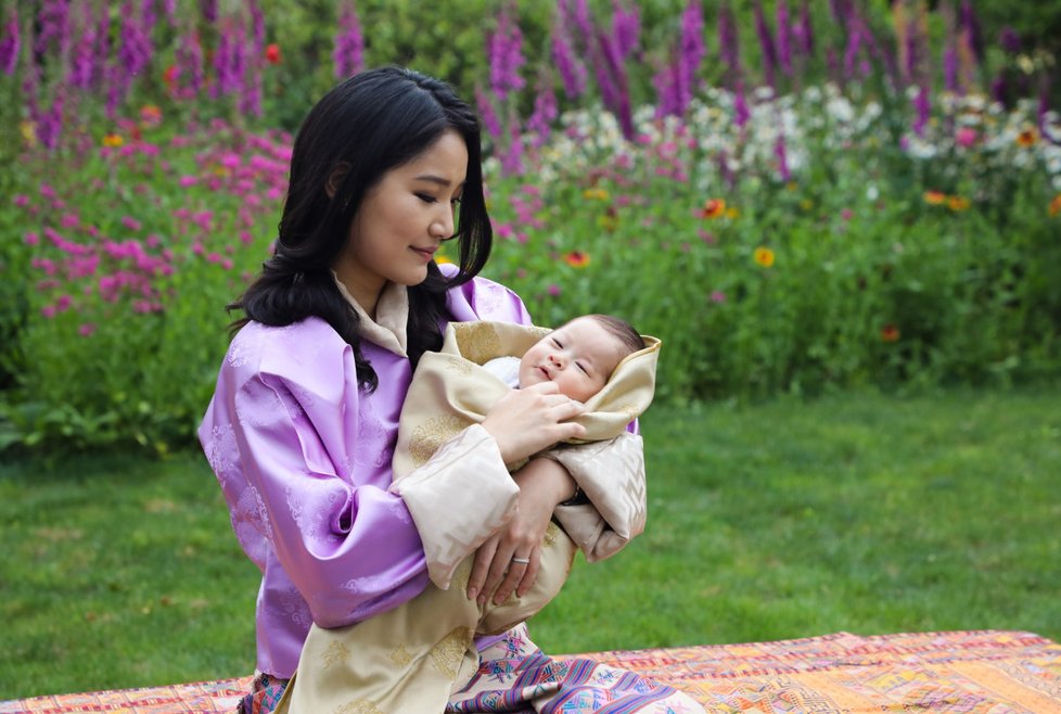 Bhútánská královna Džetsun Pema se synem.
