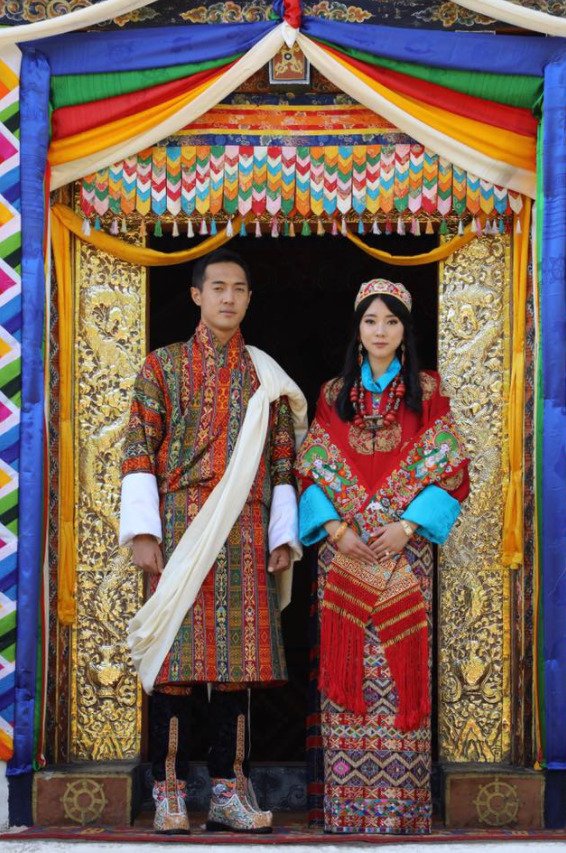 Mladší nevlastní sestra bhútánského krále, princezna Eeuphelma (27), s manželem.