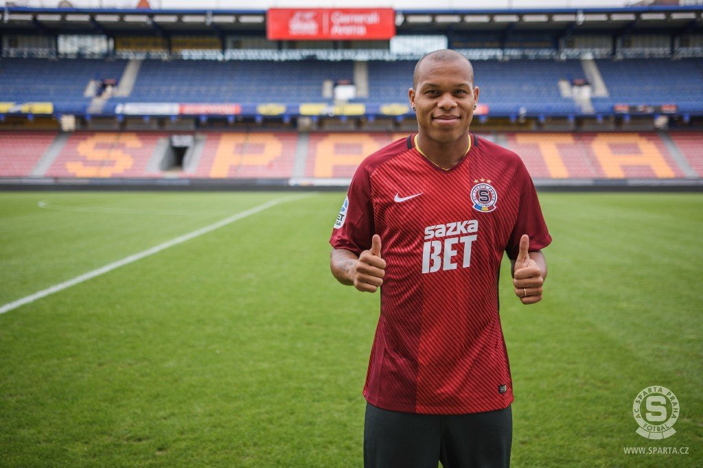 Záložník Jonathan Biabiany se stal jedenáctou posilou Sparty