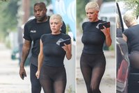 Manželka Kanye Westa nepřestává šokovat: Vyšla si jen v punčochách, kalhotky nechala doma!