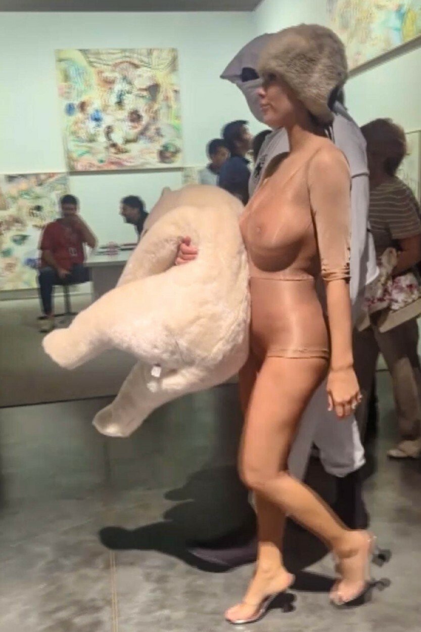 O druhé adventní neděli si Bianca Censori a Kanye West vyšli na veletrh současného umění Art Basel v Miami.
