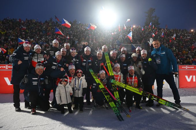 Česká biatlonová paráda, domácí medaile po jedenácti letech! Strhující finiš Krčmáře Česká biatlonová paráda, domácí medaile po jedenácti letech! Strhující finiš Krčmáře