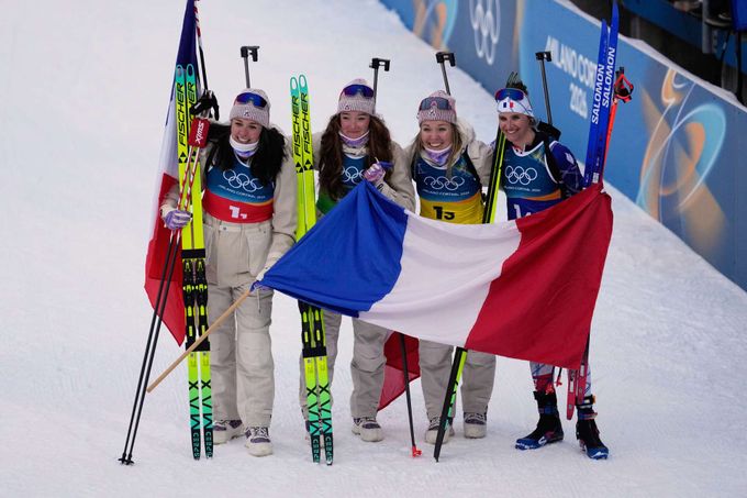 Češky ve štafetě sahaly po medaili, ale… Francouzky kopírovaly muže, z 16. místa ke zlatu Češky ve štafetě sahaly po medaili, ale… Francouzky kopírovaly muže, z 16. místa ke zlatu