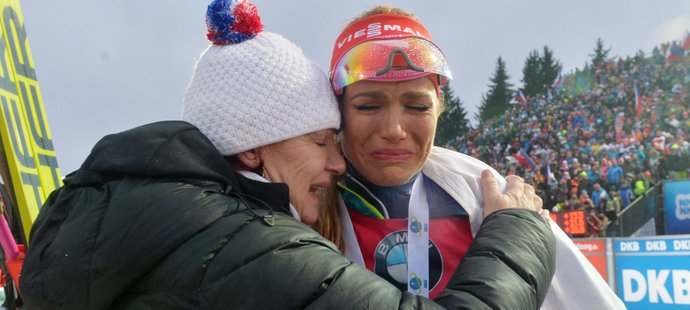 2016. Slzy dojetí sdílela Gabriela Koukalová v cíli vítězného závodu s hromadným startem při Světovém poháru v Novém Městě na Moravě.