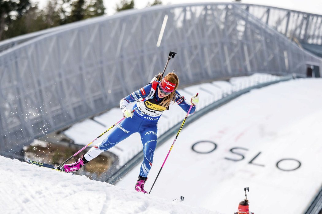 V Oslu se závodí pod skokanskými můstky. Na trati sprintu nechyběla ani Gabriela Koukalová.