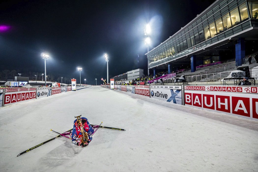 Vyčerpaná Gabriela Koukalová v cíli sprintu