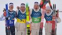 Radost francouzských biatlonistů po vítězství v olympijské mužské štafetě