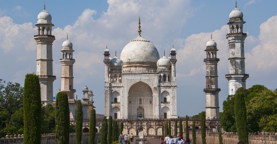 Chudší Tádž Mahal. To je krásné mauzoleum Bíbí Ka Makbara