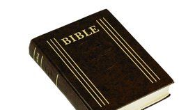 Čína zakázala prodej Bible na internetu a u velkých knihkupců.