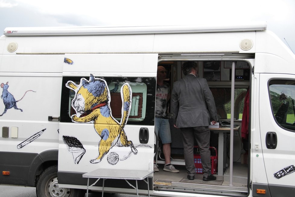 Pojízdná pobočka pražské knihovny, takzvaný bibliobus