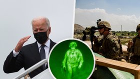 Americká armáda po 20 letech opustila Afghánistán. Na snímku je americký prezident Joe Biden (vlevo) a generál Chris Donahue (ve výřezu)