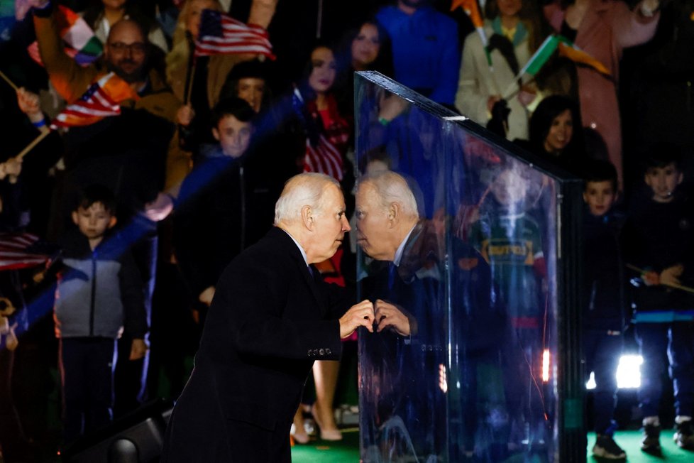 Americký prezident Joe Biden během proslovu před katedrálou sv. Muredacha v Ballině