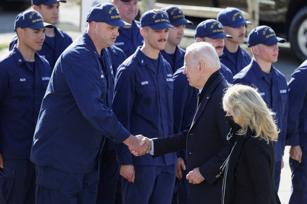 Biden u pobřežní stráže Nantucket.