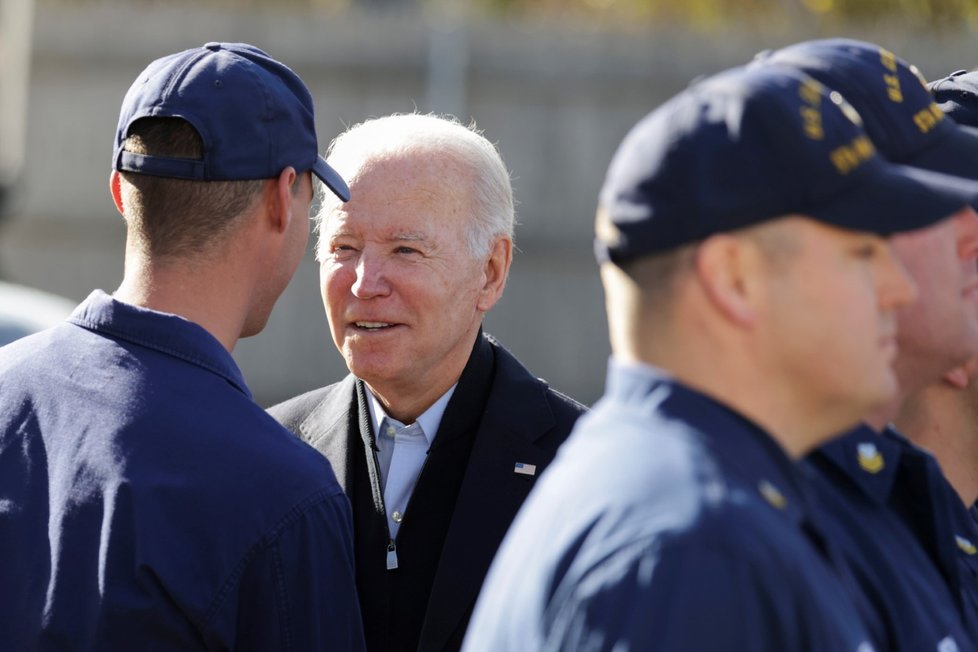 Biden u pobřežní stráže Nantucket.