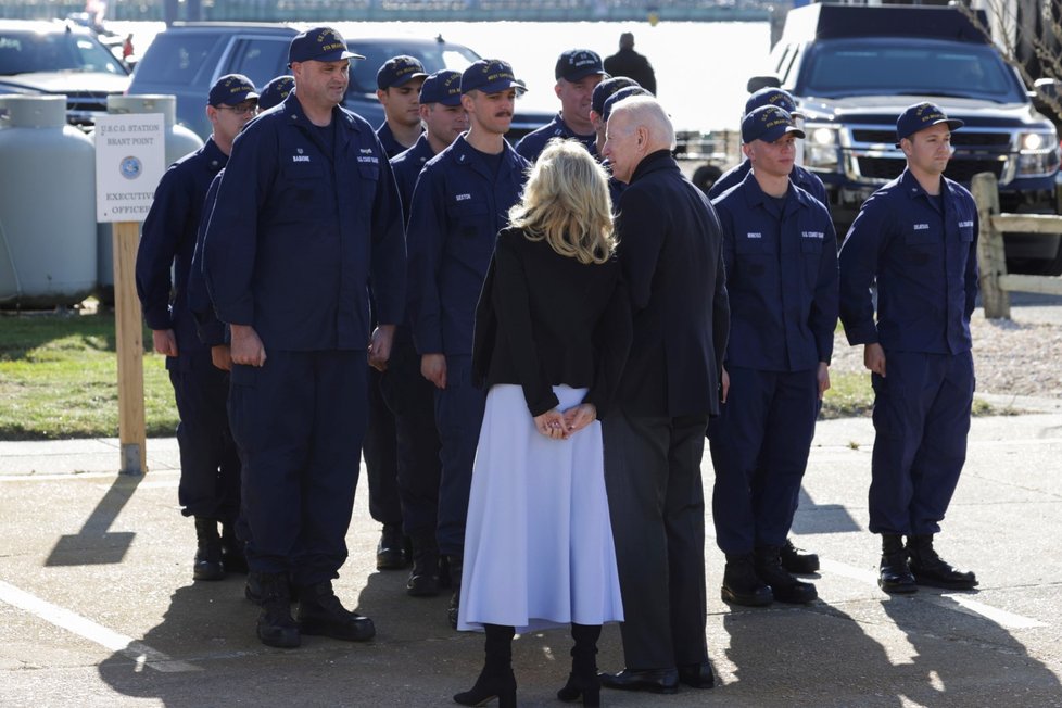 Biden u pobřežní stráže Nantucket.