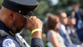 Americký prezident Joe Biden uctil památku policistů, kteří zemřeli v důsledku útoku na Kapitol (6. 8. 2021)