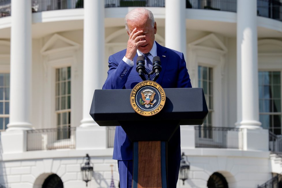 Americký prezident Joe Biden uctil památku policistů, kteří zemřeli v důsledku útoku na Kapitol (6. 8. 2021).