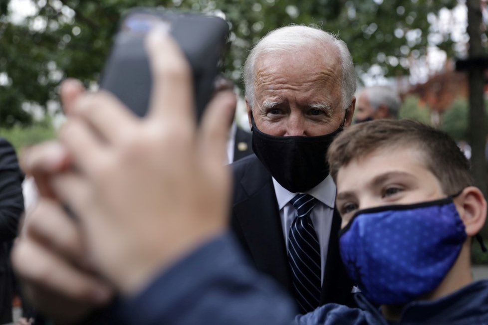 Biden a Pence si v New Yorku připomněli oběti útoků z 11. září (11. 9. 2020)